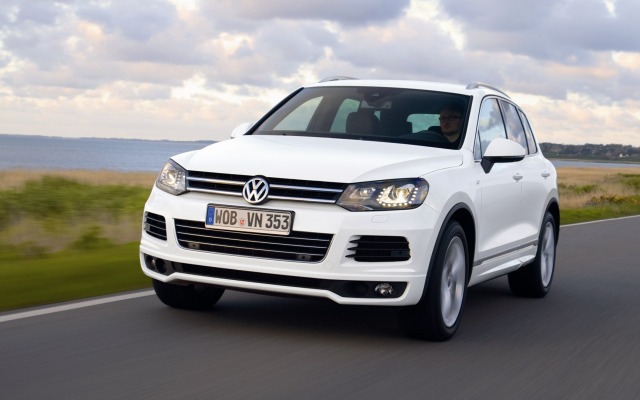 Volkswagen Touareg R-Line 2014. Desktop wallpaper