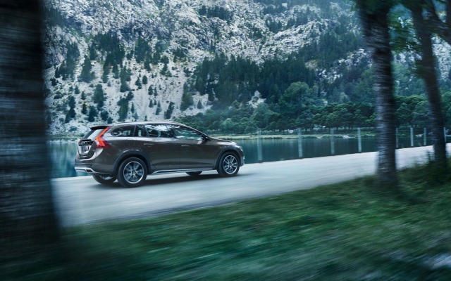 Volvo V60 Cross Country 2015. Desktop wallpaper