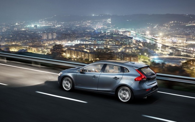 Volvo V40 2015. Desktop wallpaper