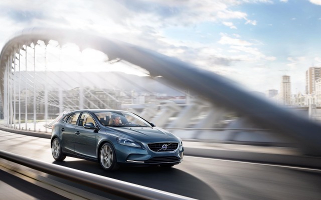 Volvo V40 2015. Desktop wallpaper