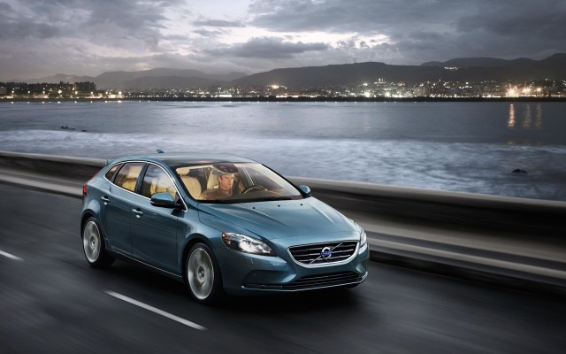 Volvo V40 2015. Desktop wallpaper