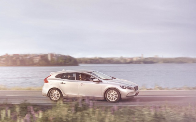 Volvo V40 2015. Desktop wallpaper