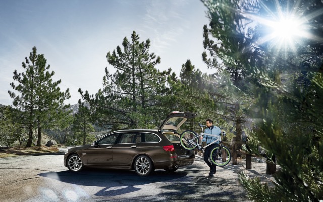 BMW 5 Series Touring 2015. Desktop wallpaper