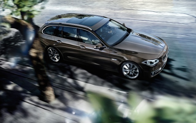 BMW 5 Series Touring 2015. Desktop wallpaper