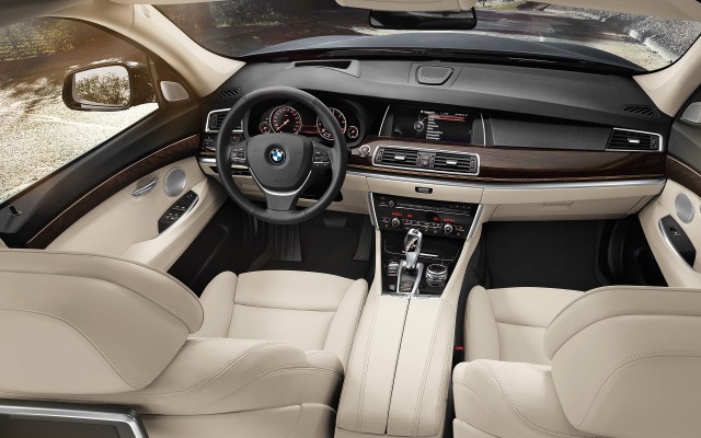 BMW 5 Series Gran Turismo 2015. Desktop wallpaper