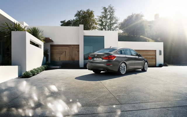 BMW 5 Series Gran Turismo 2015. Desktop wallpaper