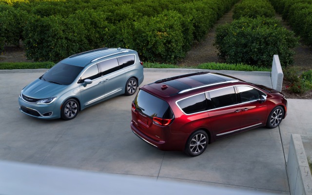 Chrysler Pacifica 2017. Desktop wallpaper