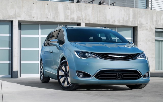 Chrysler Pacifica 2017. Desktop wallpaper