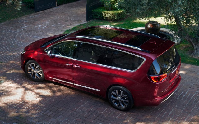 Chrysler Pacifica 2017. Desktop wallpaper