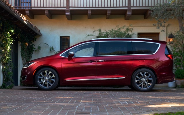 Chrysler Pacifica 2017. Desktop wallpaper