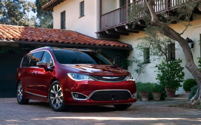 Chrysler Pacifica 2017. Desktop wallpaper