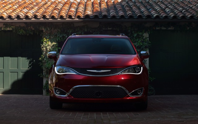 Chrysler Pacifica 2017. Desktop wallpaper