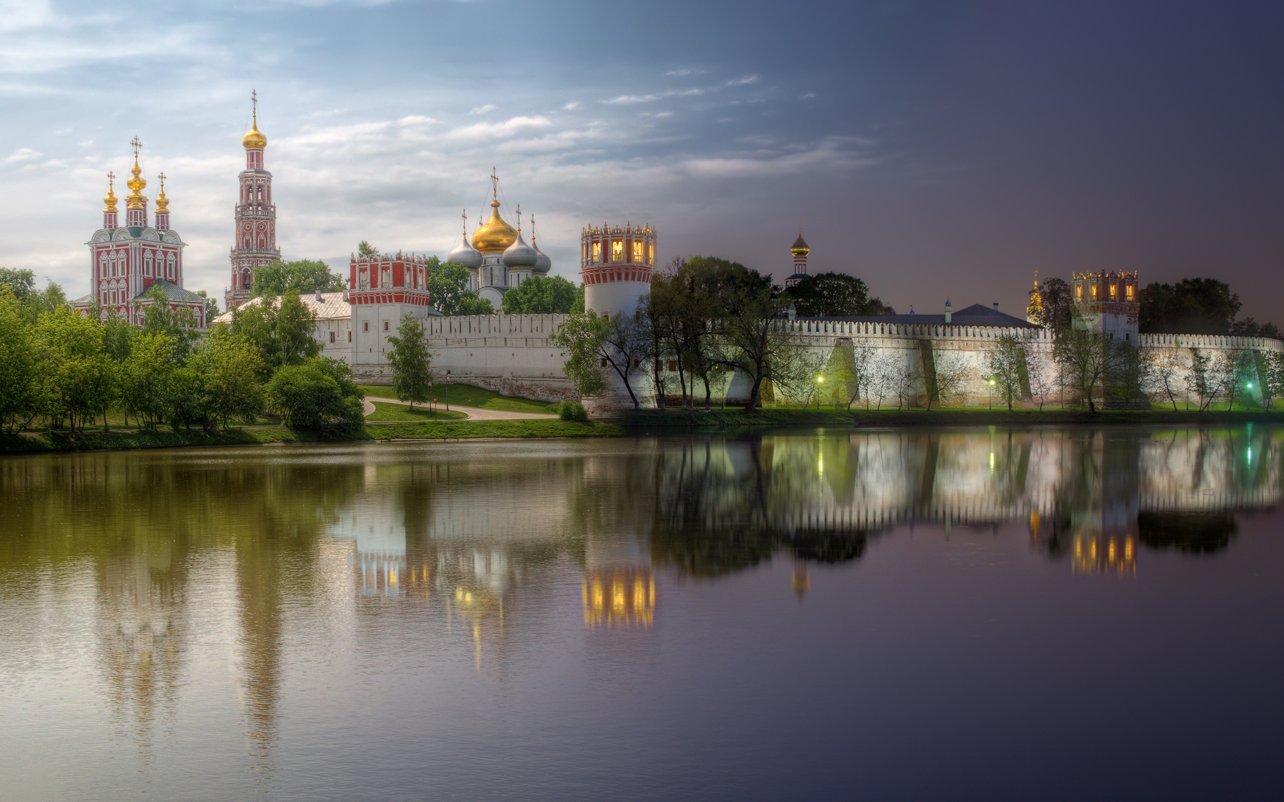 Смоленск город москва. Новодевичий Богородице-Смоленский монастырь. Новодевичий монастырь (Новодевичий Богородице-Смоленский монастырь). Новодевичий монастырь 1598. Новодевичий монастырь с Воробьевых гор.