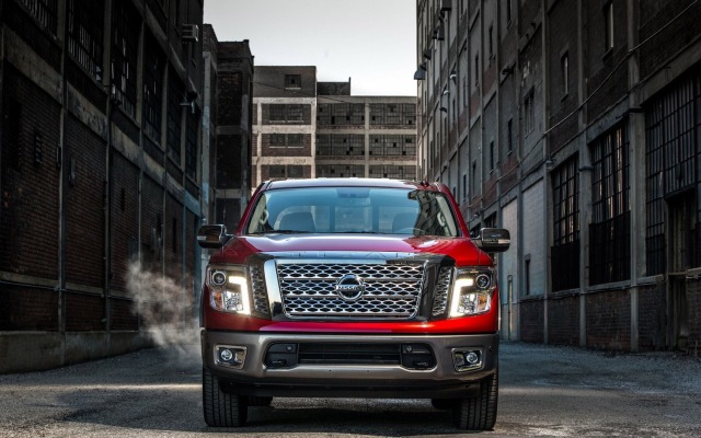 Nissan Titan Crew Cab 2017. Desktop wallpaper