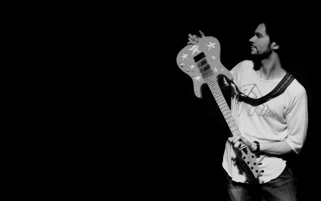 Paul Gilbert. Desktop wallpaper