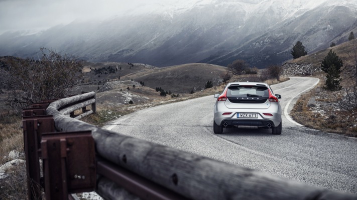 Volvo V40 2018. Desktop wallpaper