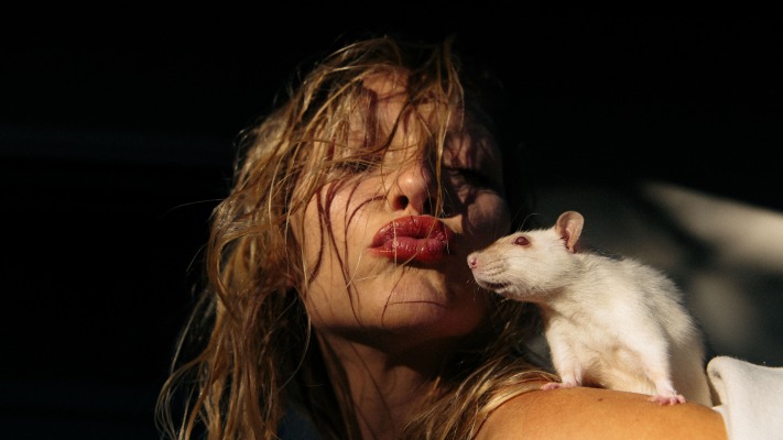 Alexis Hutt. Desktop wallpaper