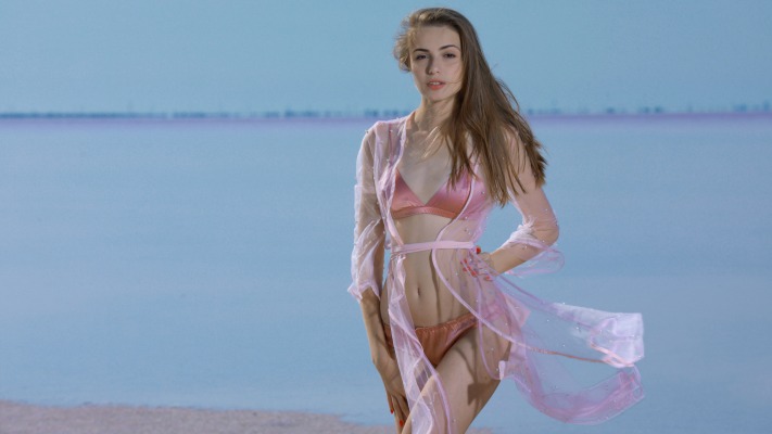 Elle Tan. Desktop wallpaper