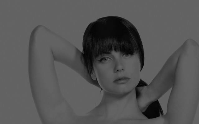 Mia Kirshner. Desktop wallpaper