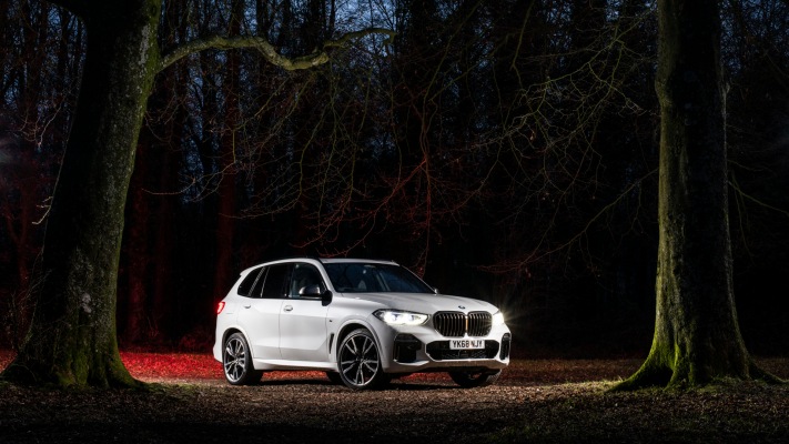 BMW X5 M50d 2019. Desktop wallpaper