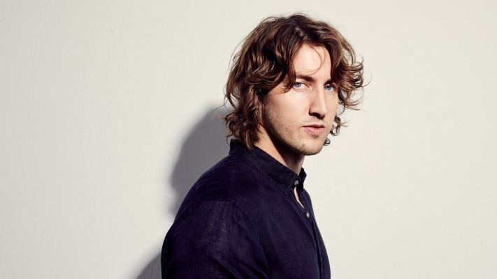 Dean Lewis. Desktop wallpaper