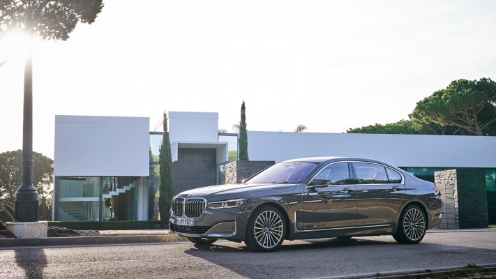 BMW 750Li 2019. Desktop wallpaper