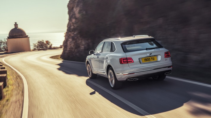 Bentley Bentayga Hybrid 2019. Desktop wallpaper