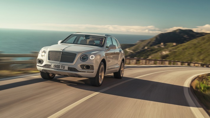 Bentley Bentayga Hybrid 2019. Desktop wallpaper