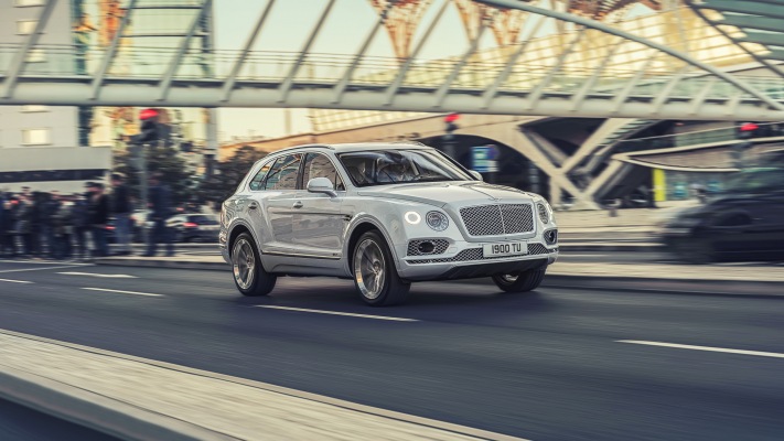 Bentley Bentayga Hybrid 2019. Desktop wallpaper