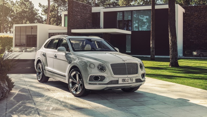 Bentley Bentayga Hybrid 2019. Desktop wallpaper