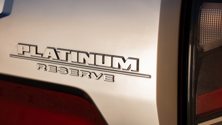 Nissan Titan Platinum Reserve 2020. Desktop wallpaper