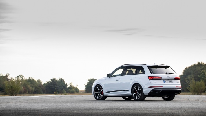 Audi Q7 TFSI e quattro 2020. Desktop wallpaper