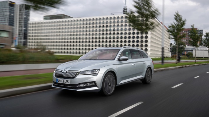 Skoda Superb iV Combi 2020. Desktop wallpaper