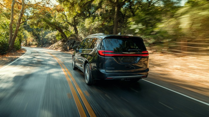 Chrysler Pacifica Pinnacle 2021. Desktop wallpaper