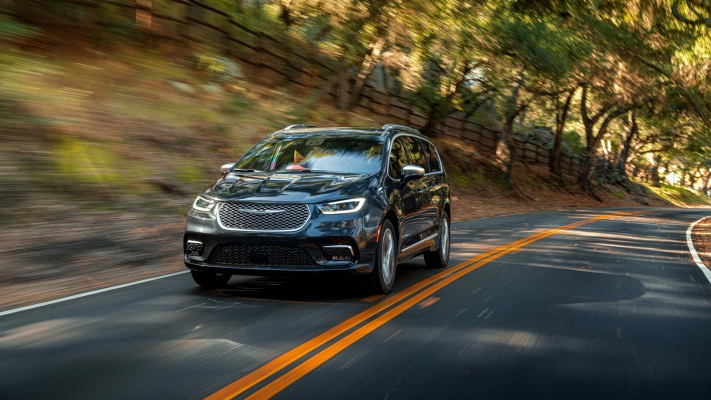 Chrysler Pacifica Pinnacle 2021. Desktop wallpaper