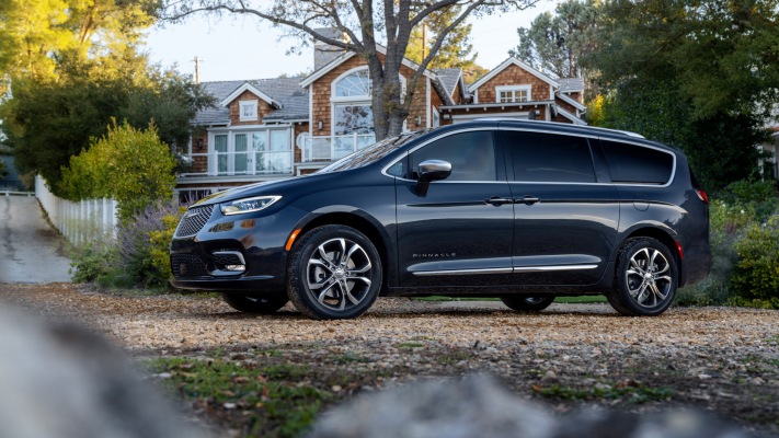 Chrysler Pacifica Pinnacle 2021. Desktop wallpaper