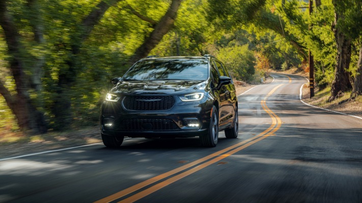 Chrysler Pacifica Limited S 2021. Desktop wallpaper