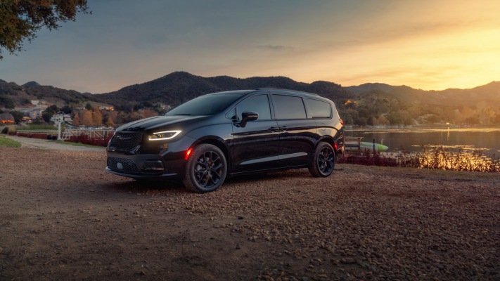 Chrysler Pacifica Limited S 2021. Desktop wallpaper