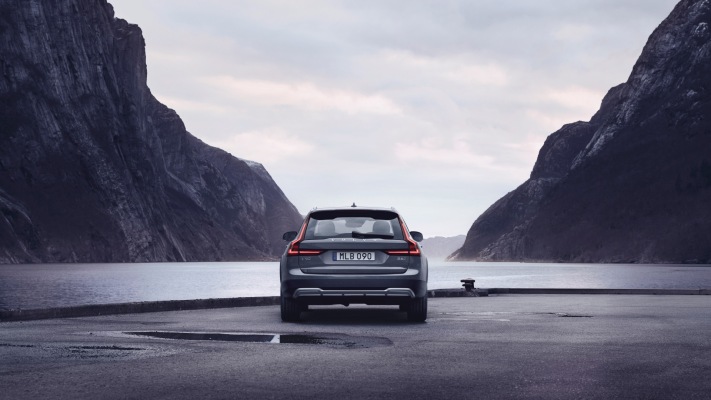 Volvo V90 AWD Cross Country 2020. Desktop wallpaper