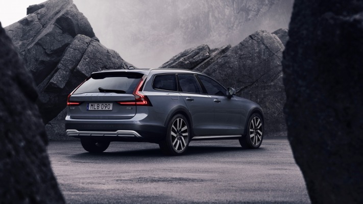 Volvo V90 AWD Cross Country 2020. Desktop wallpaper