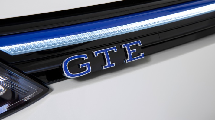 Volkswagen Golf VIII GTE 2020. Desktop wallpaper