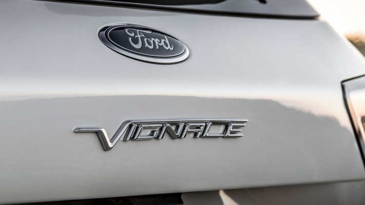 Ford Kuga Vignale Plug-In Hybrid 2020. Desktop wallpaper