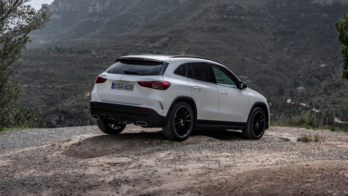 Mercedes-Benz GLA 250 4MATIC 2020. Desktop wallpaper