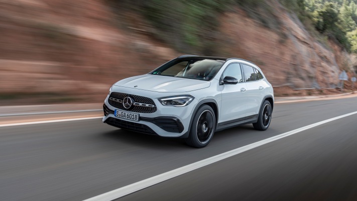 Mercedes-Benz GLA 250 4MATIC 2020. Desktop wallpaper