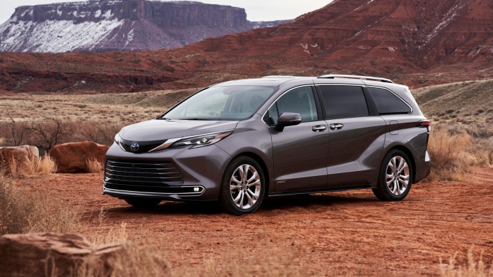 Toyota Sienna Platinum 2021. Desktop wallpaper