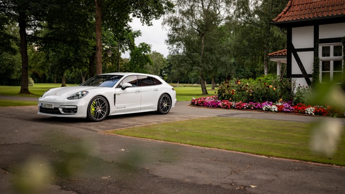 Porsche Panamera 4S E-Hybrid Sport Turismo 2021. Desktop wallpaper