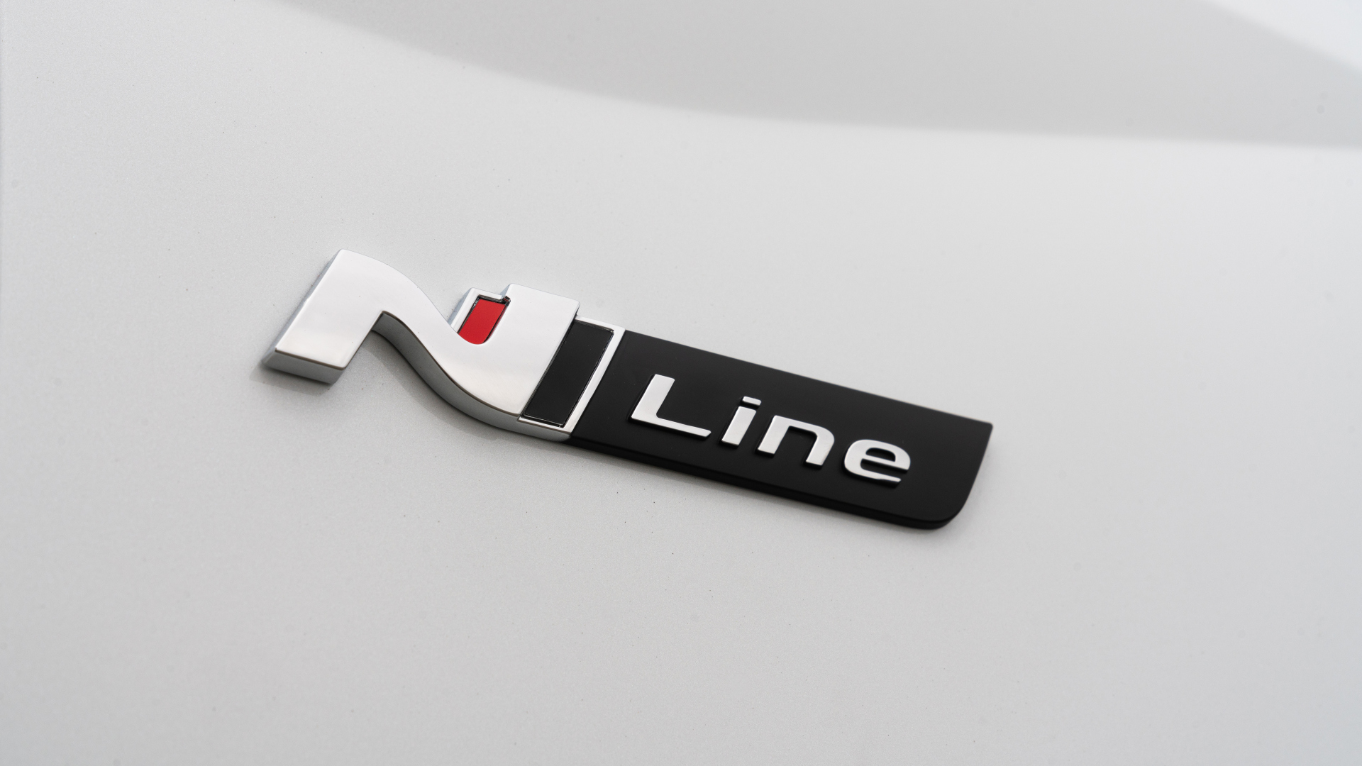 N line. Шильдик n line. Наклейка на авто Hyundai n line.