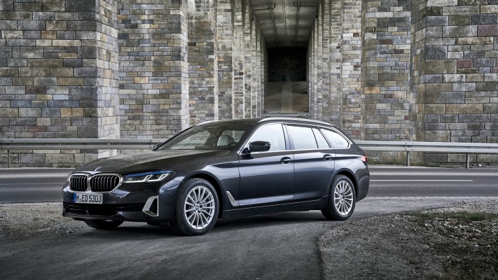 BMW 530d xDrive Touring 2021. Desktop wallpaper