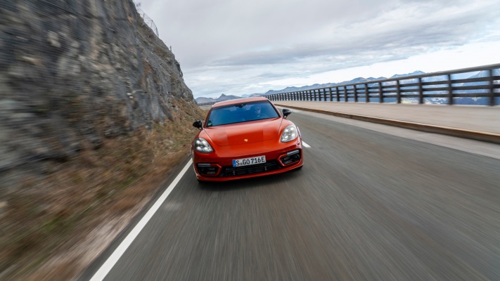 Porsche Panamera 4 E-Hybrid Sport Turismo 2021. Desktop wallpaper