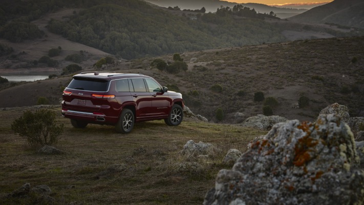 Jeep Grand Cherokee L Overland 2021. Desktop wallpaper